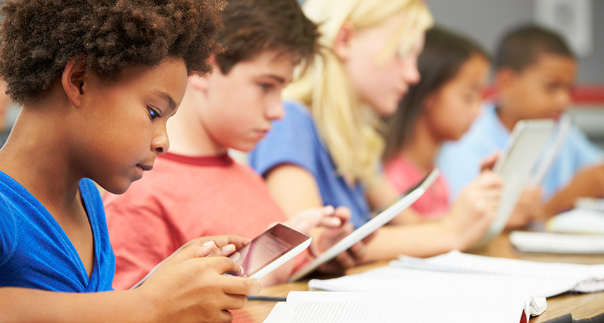 kids with tablets