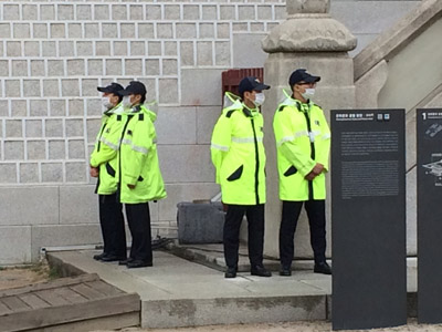 Police at the Gyeongbokgung Palace
