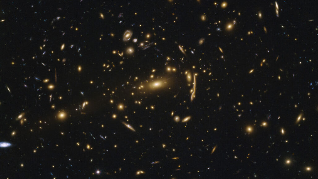 Dark matter clumps in galaxy clusters bend light  091020_MT_galaxy-cluster_feat-1028x579