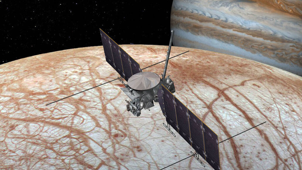 NASA's Europa Clipper met Jupiter op de achtergrond