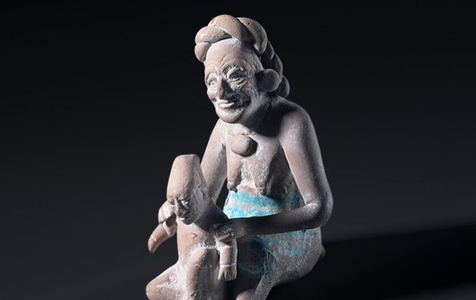 sculpture of Maya woman