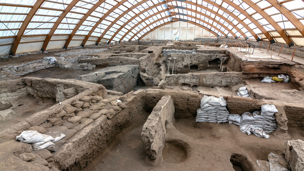 archeologische bouwwerken uit de oude stad Çatalhöyük