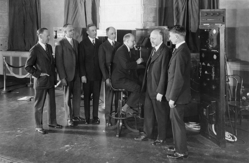 group photo of people at Bell Telephone Laboratories in 1927