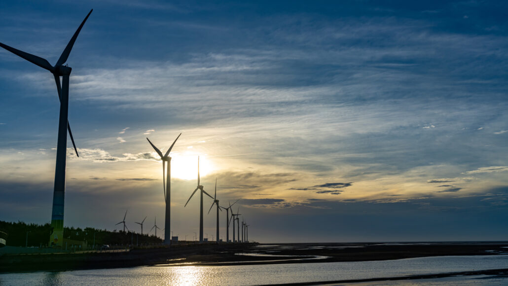 een rij windmolens in Taiwan