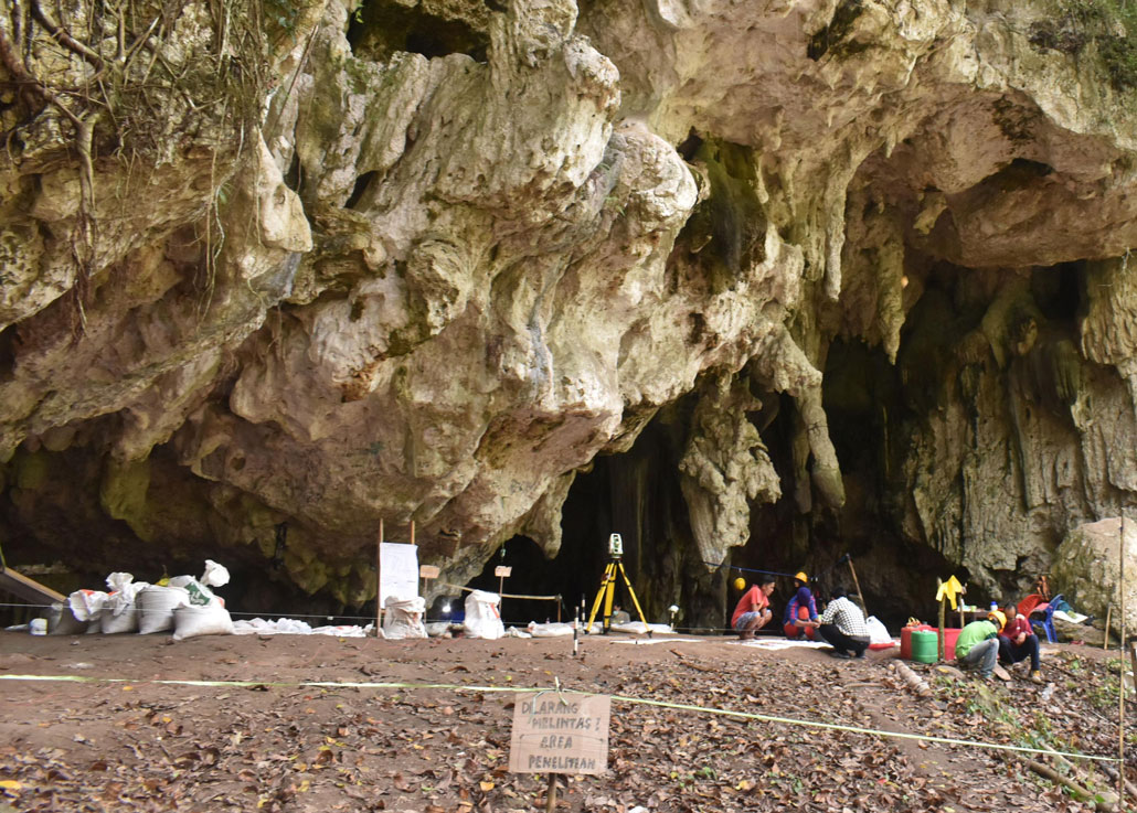 researchers working at Leang Panninge cave