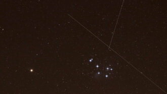 image of Mars and the Pleiades star cluster with crisscrossing streaks from Starlinks satellites