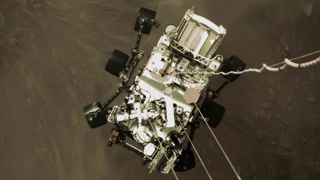 afbeelding van Perseverance rover van bovenaf, landing op Mars