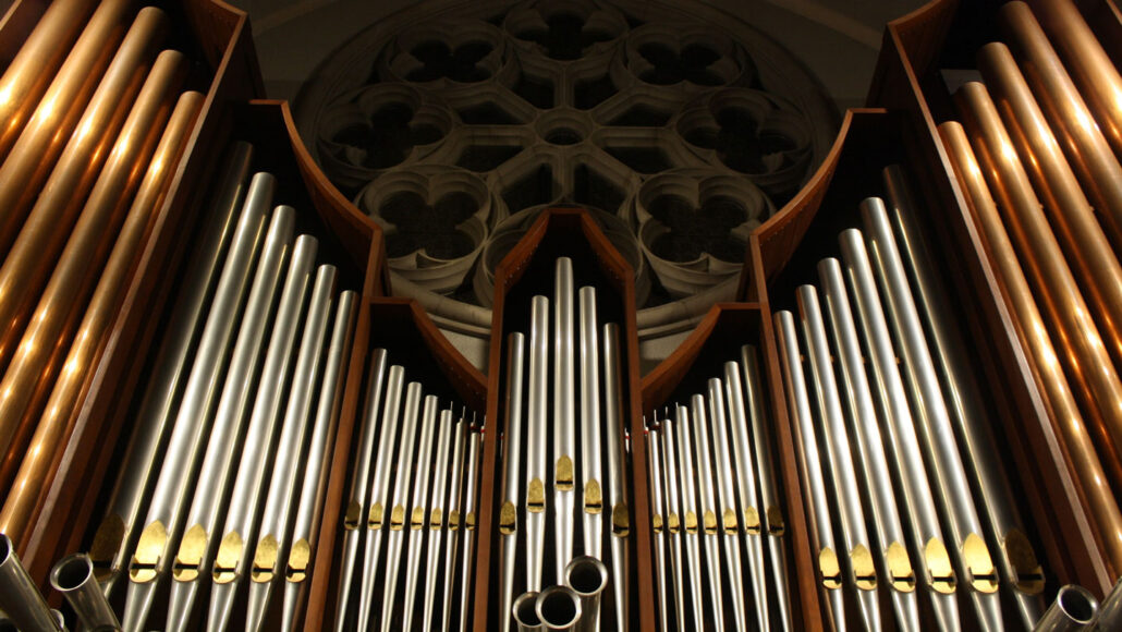 image of a pipe organ