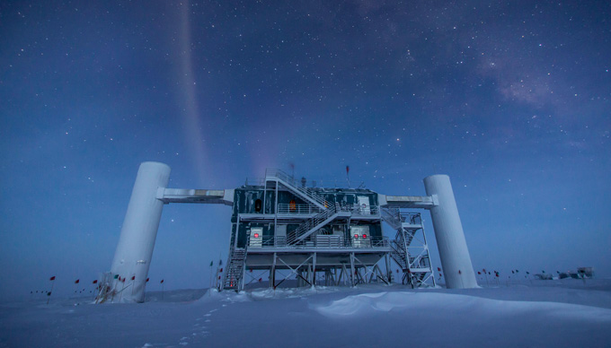 photo of the IceCube Neutrino Observatory near the South Pole