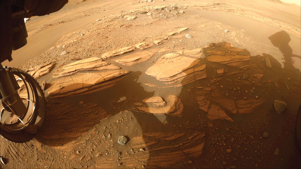 Xe tự hành kiên trì đã khám phá sao Hỏa để tìm dấu hiệu của sự sống kể từ tháng 2 năm 2021.