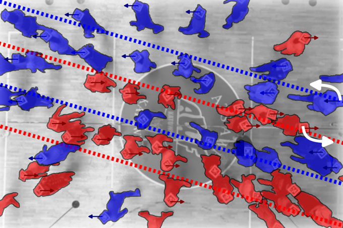 تصویری از افراد قرمز رنگ در حال حرکت به سمت سمت راست کادر در حالی که افراد آبی رنگ به سمت سمت چپ کادر حرکت می کنند.  مردم دو خط قرمز و دو خط آبی تشکیل می دهند.