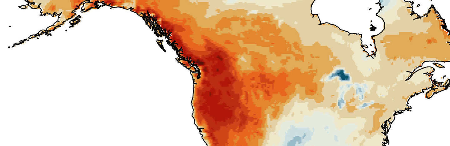 A United States maps focused on the average summer temperatures in 2021. The west coast is covered in a darker red color while the rest of the country is a light red/orange color.