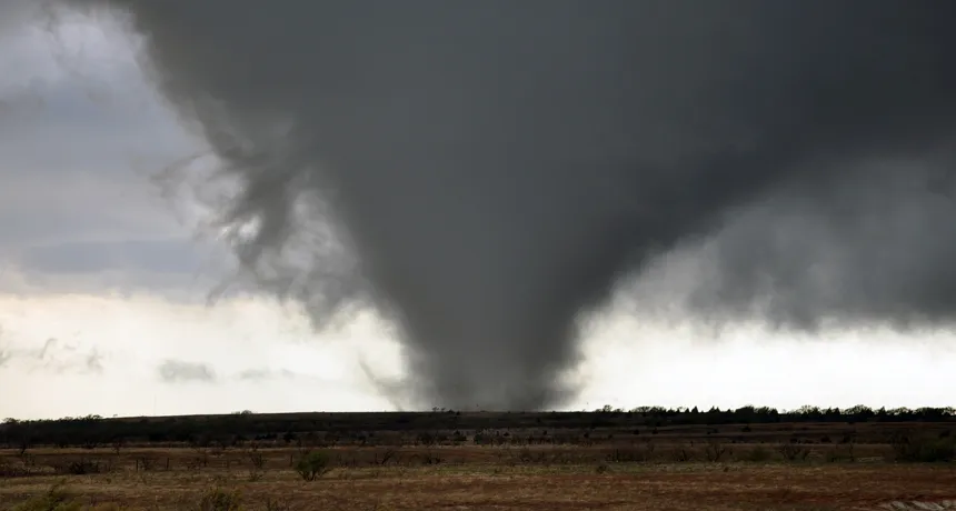 tornado_860free.jpg