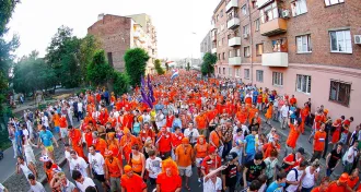 Crowd of Dutch people