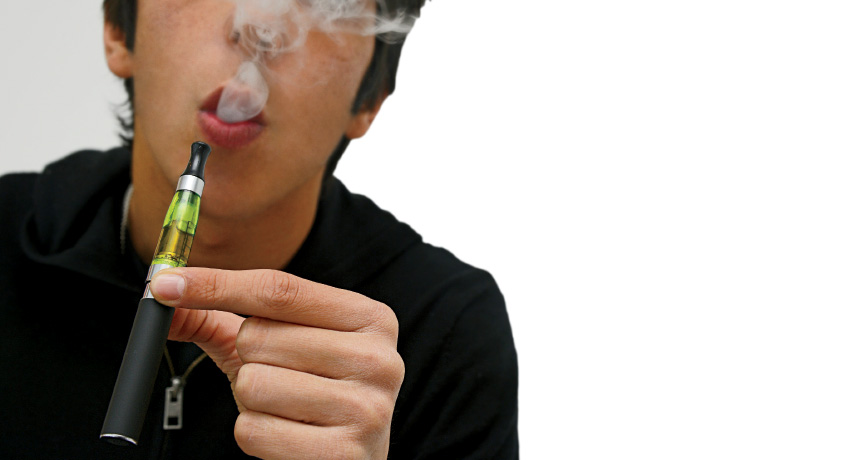 elfbar nachfüll pod läuft aus Anti-Smoking Groups Raise Concerns Ahead of Legal E-Cigarette, Vape  Sales｜TaiwanPlus News main image 0