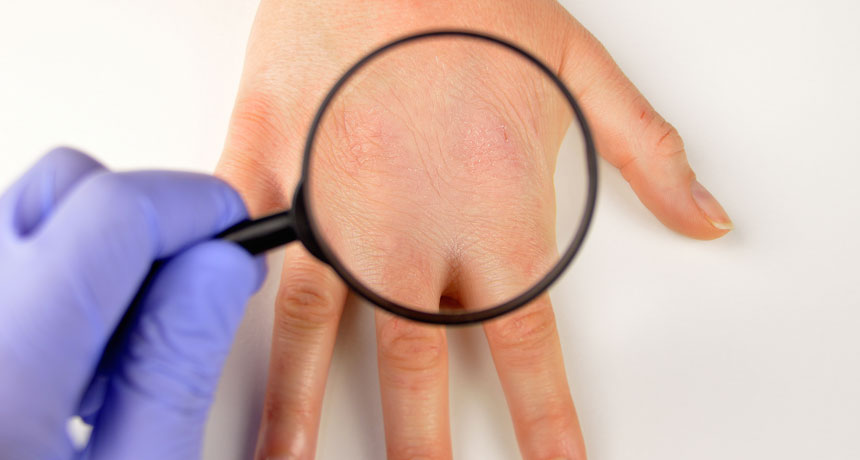 hand with magnifying glass