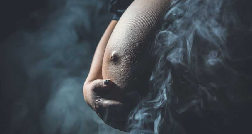 pregnant woman smoking