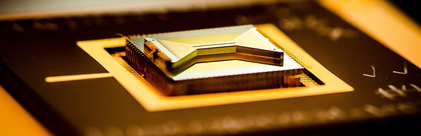 chip used to trap ytterbium ions