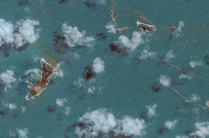 Image slider comparing the land bridge between Hunga Tonga and Hunga Ha'apai before and after the recent volcanic eruption. The before image shows a volcanic cone connecting the islands; the after shows the cone has vanished and the island has sunk.