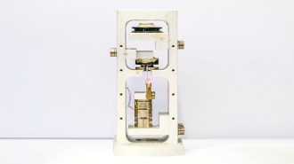 A tiny and portable gravimeter can sense changes in the Earth's gravitational field