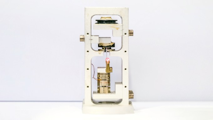 A tiny and portable gravimeter can sense changes in the Earth's gravitational field