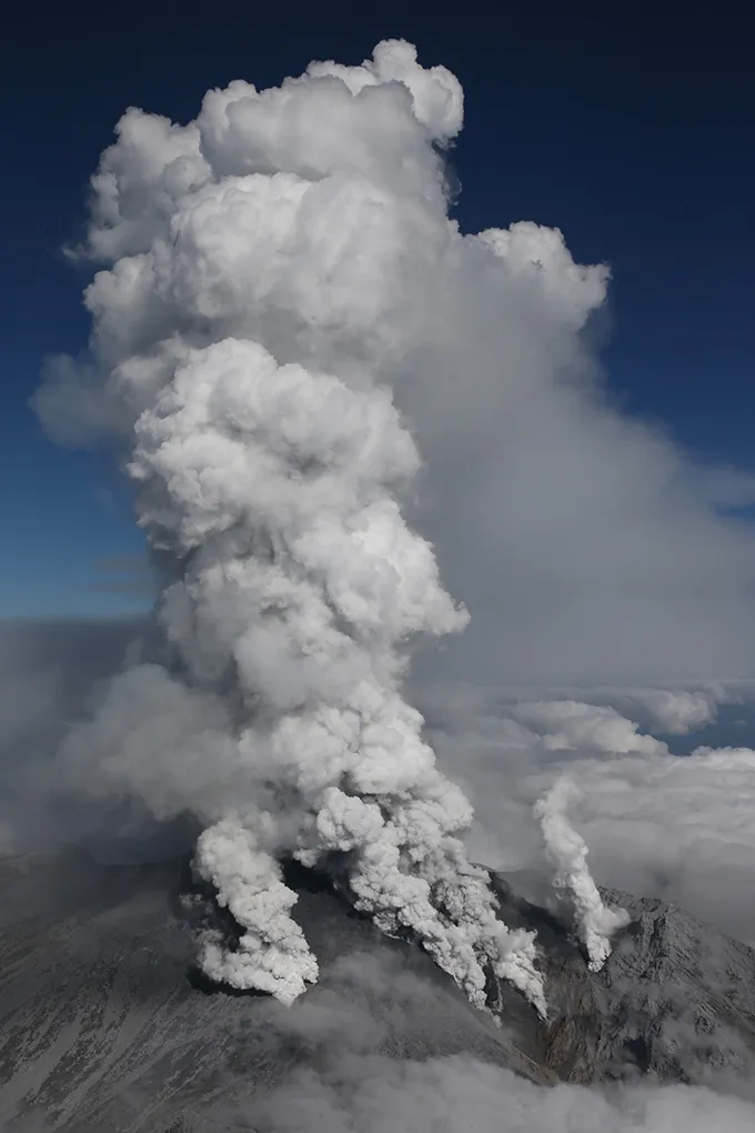 A photograph of the 2014 phreatic explosion of Mount Ontake spewing gas and ash into the air