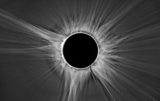 Slider showing the predicted and actual appearance of the sun's corona during the April 8, 2024 eclipse.