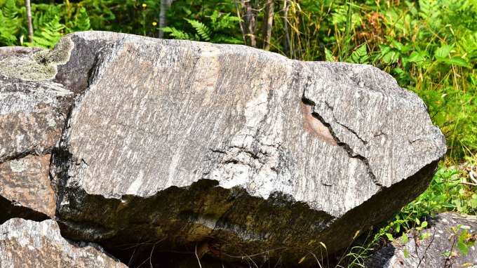 Photo of watersmeet Gneiss rock that could be the oldest known in the United States
