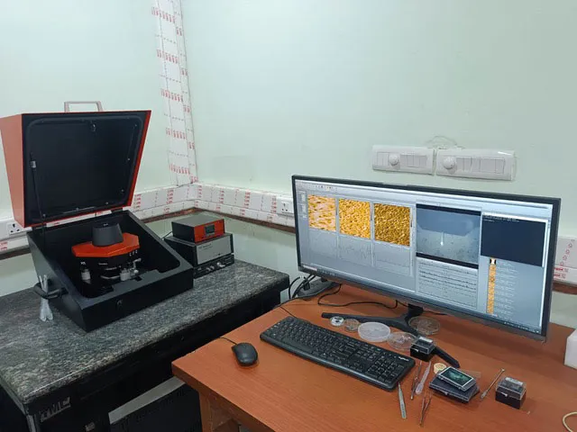 An experimental setup using AI to run and analyze chemistry experiments